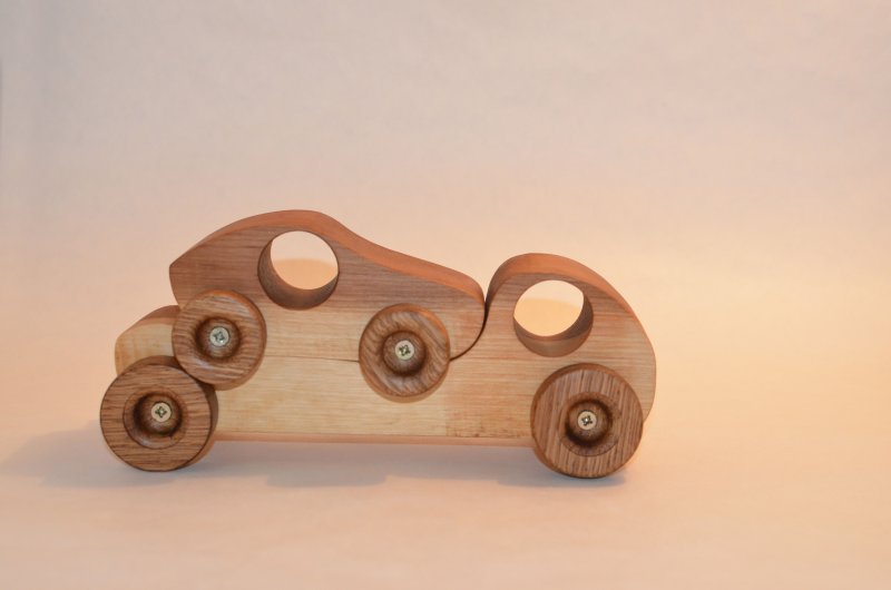 Макет машинки из дерева для детей