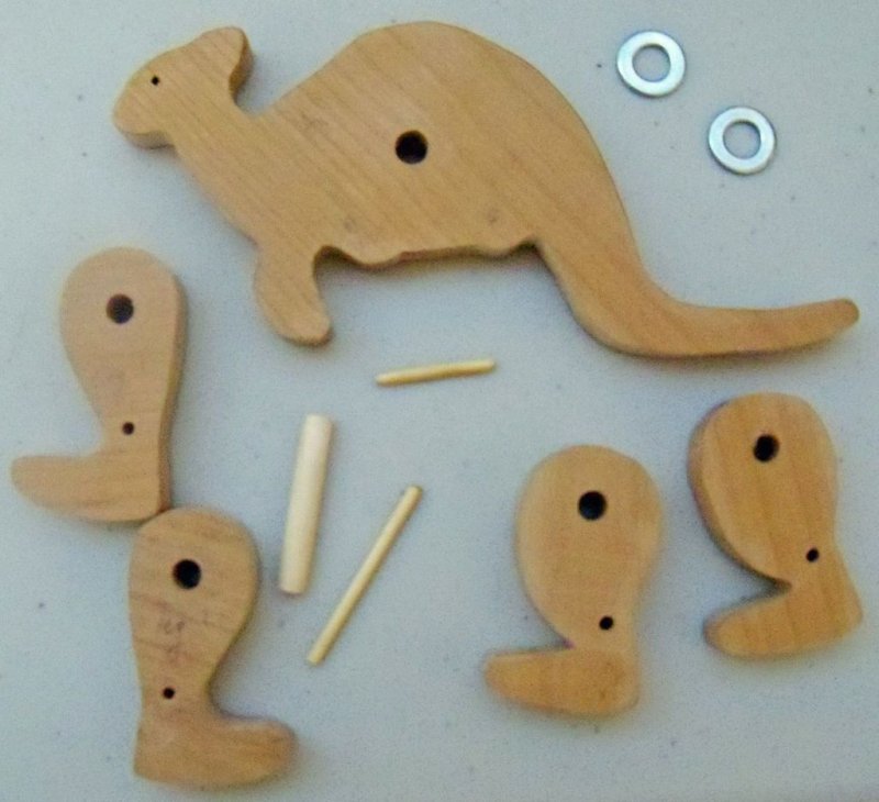Шагающая игрушка из дерева