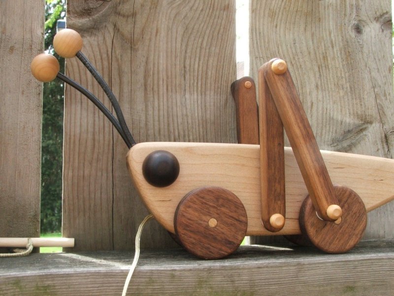 Старинные деревянные игрушки