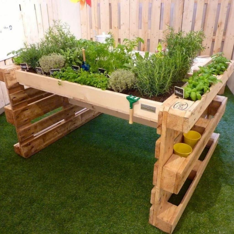 Мебель из поддонов для сада огорода