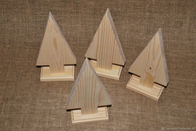 Елочка треугольная деревянная