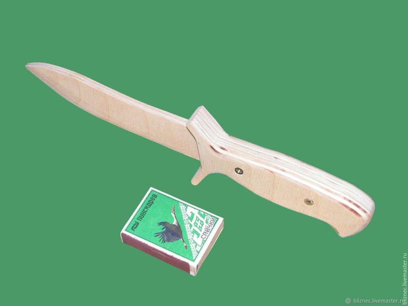 Нож из древесины