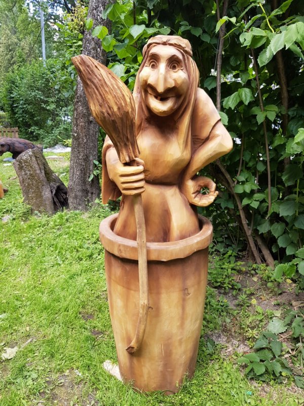 Баба Яга скульптура из дерева