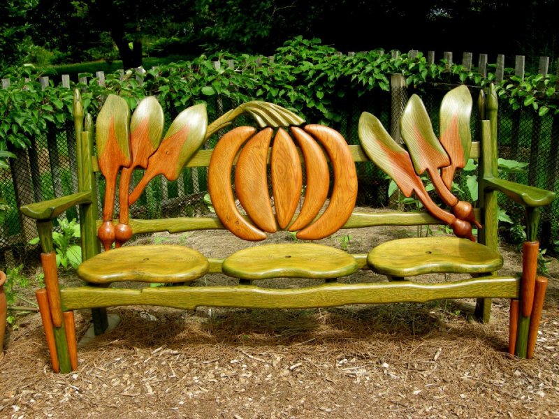 Необычные садовые скамейки