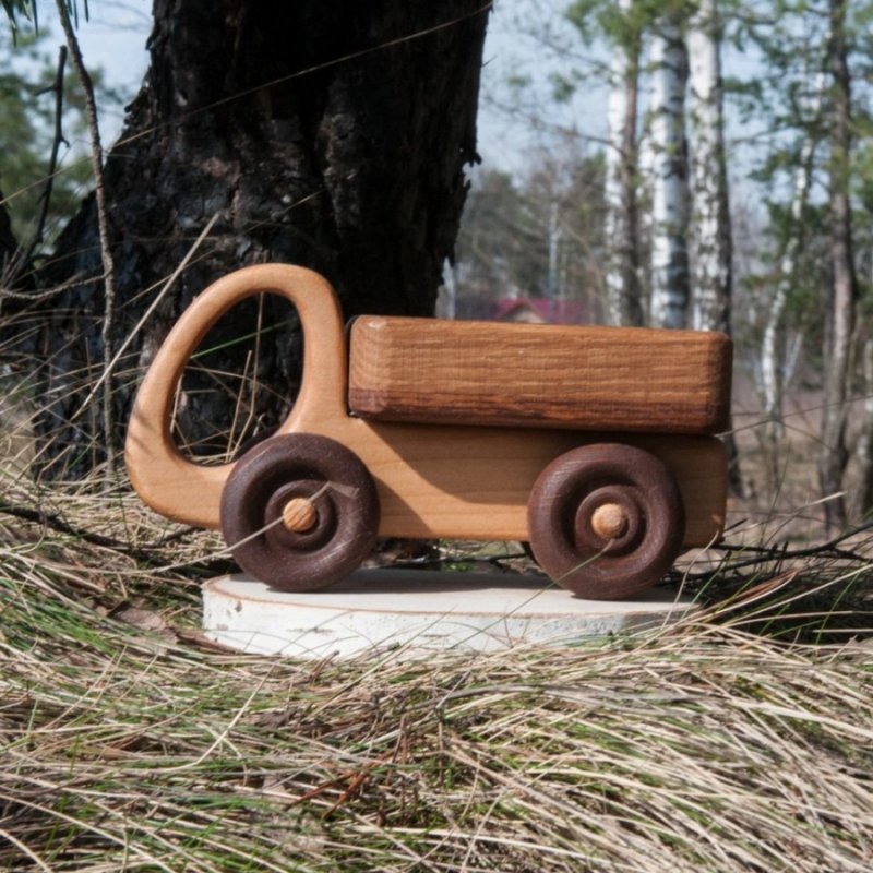 Машинка из дерева