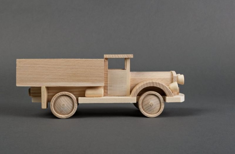 Мелкие игрушки машинки деревянные