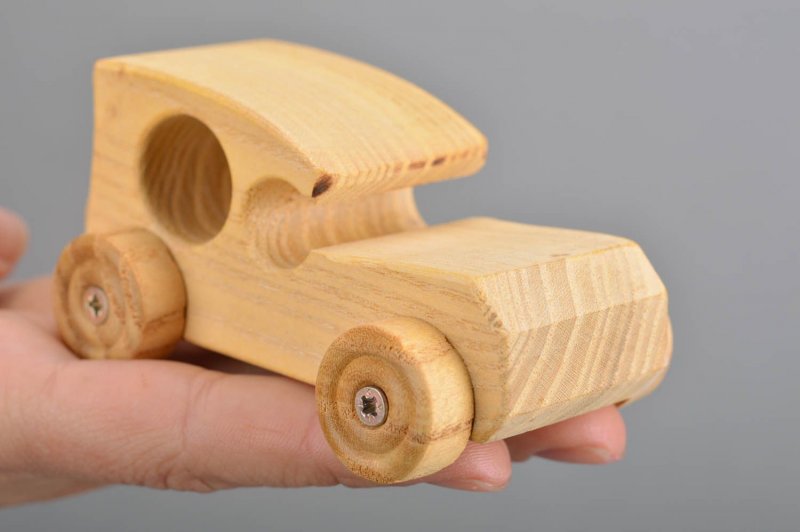 Деревянная игрушка "грузовик"