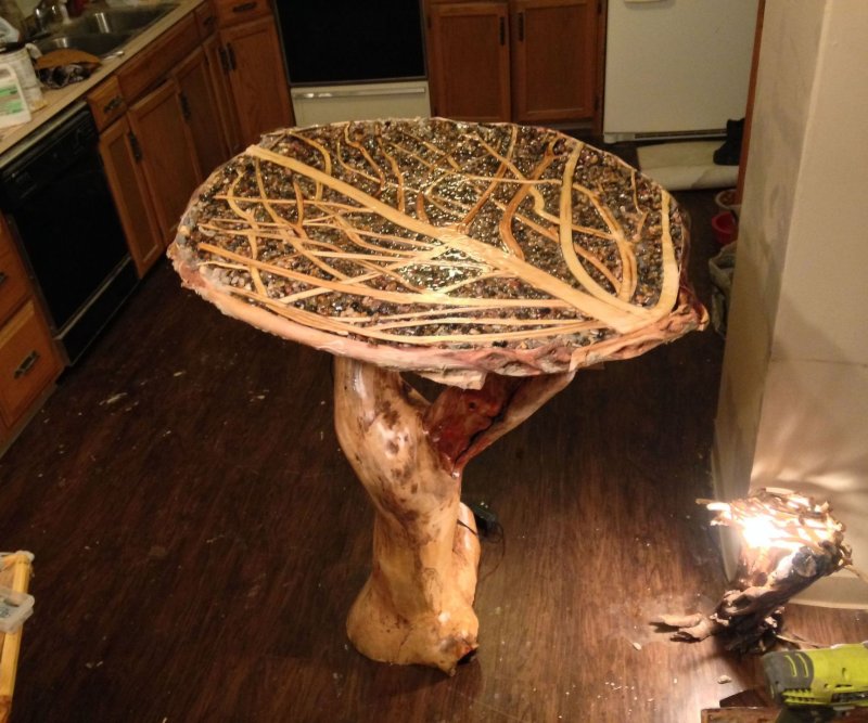 Изделия из корня дерева столы