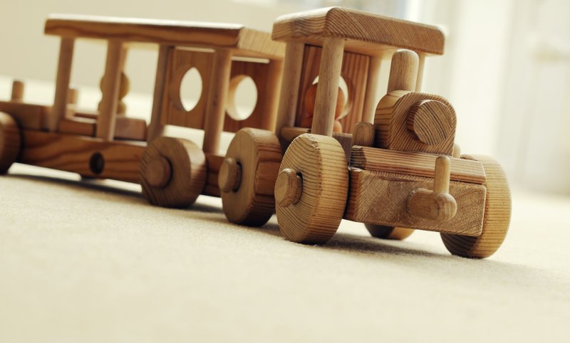 Машинка из деревянных палочек