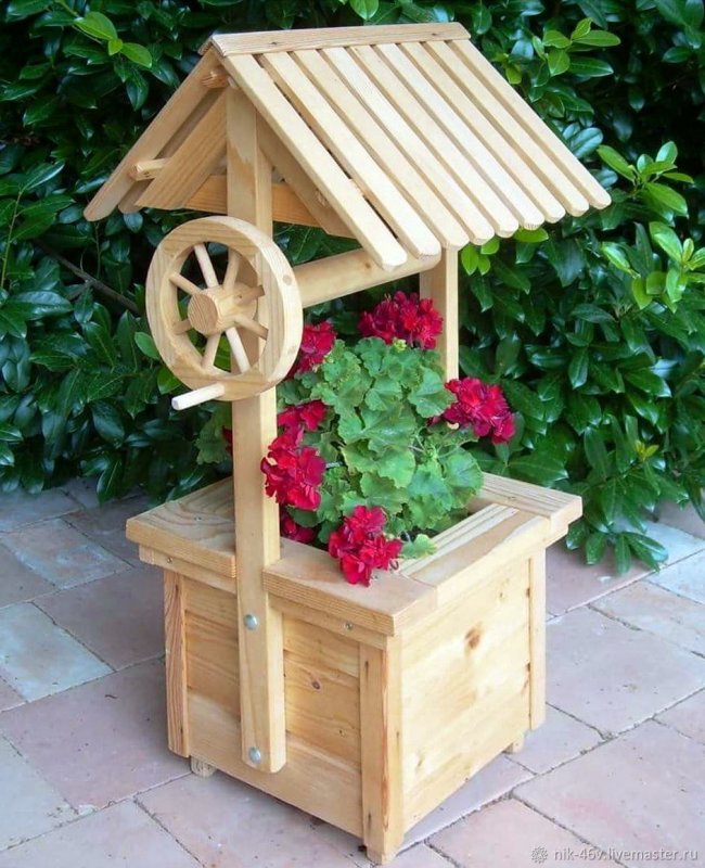 Деревянная мельница для сада
