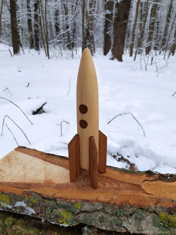 Ракета игрушка из дерева