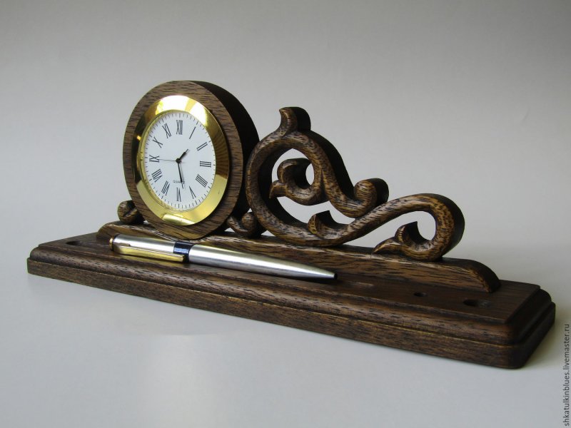 Оригинальные часы из дерева