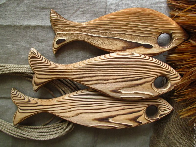 Сувенир рыба из дерева