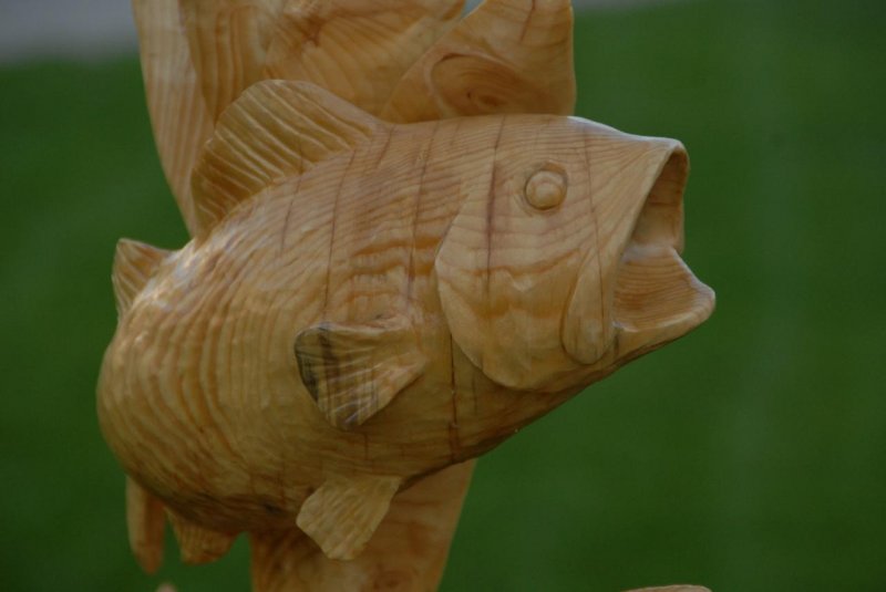 Брелок рыба из дерева