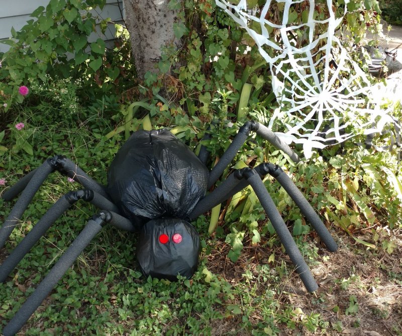 Ковка паутина с пауком