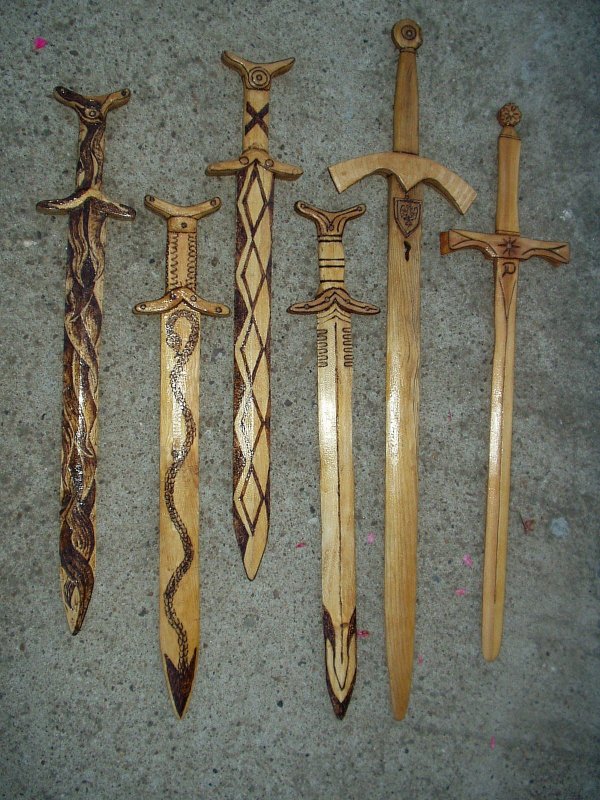 Деревянные резные мечи