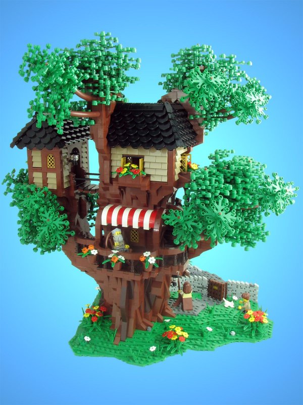 LEGO дом на дереве