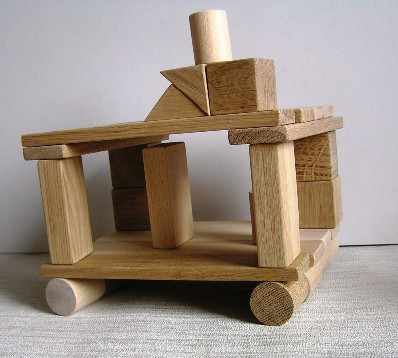 Игрушки из деревянных кубиков