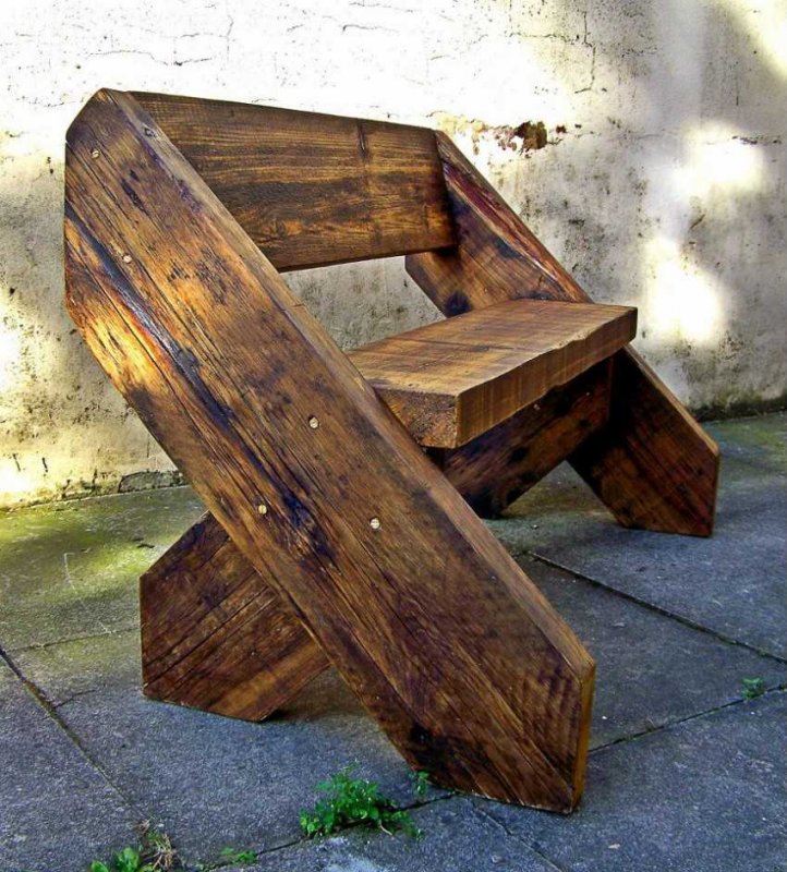 Оригинальные скамейки из дерева