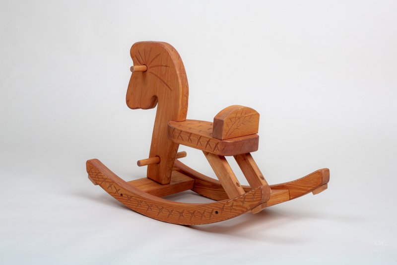 Деревянный конь игрушка