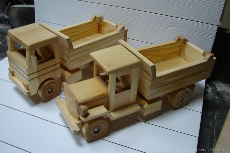 Мелкие игрушки машинки деревянные