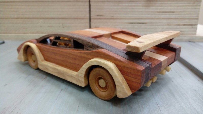 Деревянная машина для мальчика