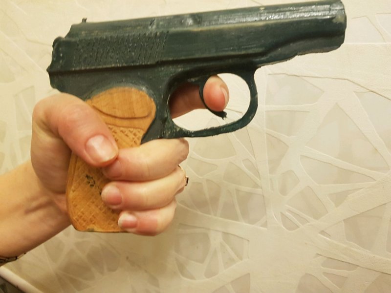 Деревянный пистолет Макарова