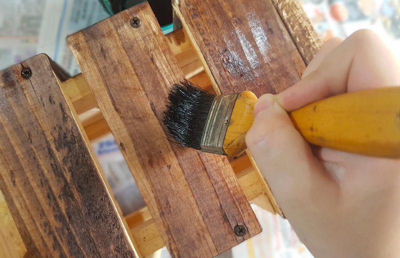 Покрытие льняным маслом древесины
