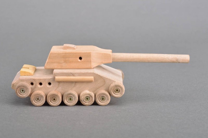 Деревянный макет танка