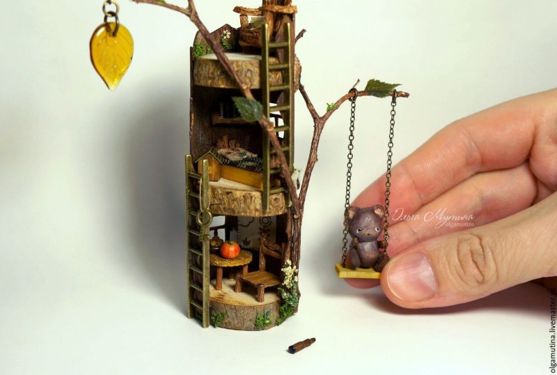 Миниатюрный домик на дереве