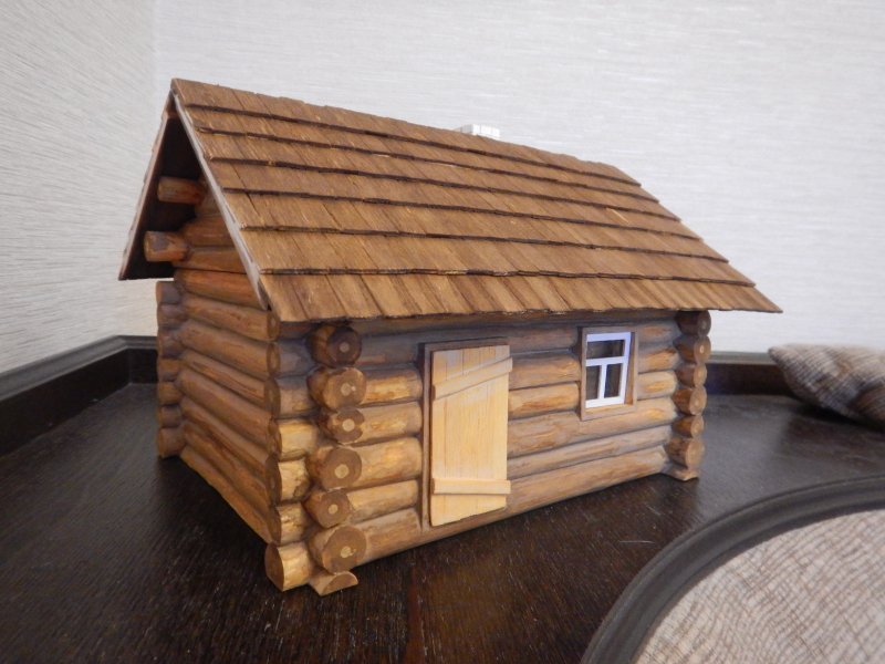 Шкатулка домик из дерева