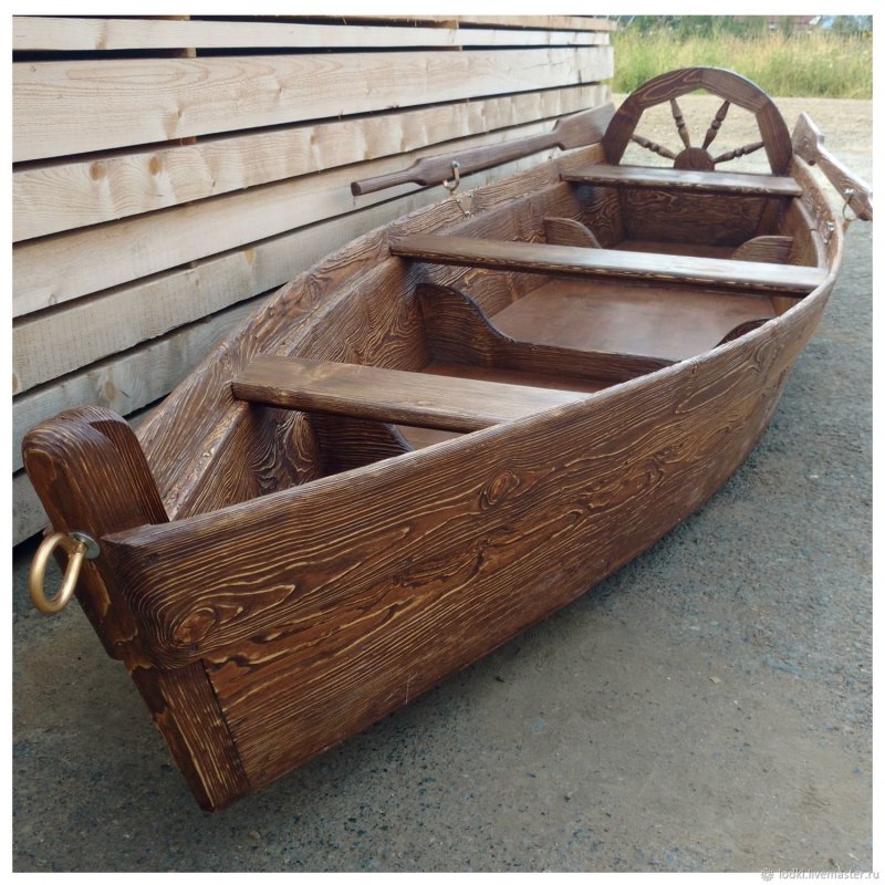 Лодка весельная деревянная