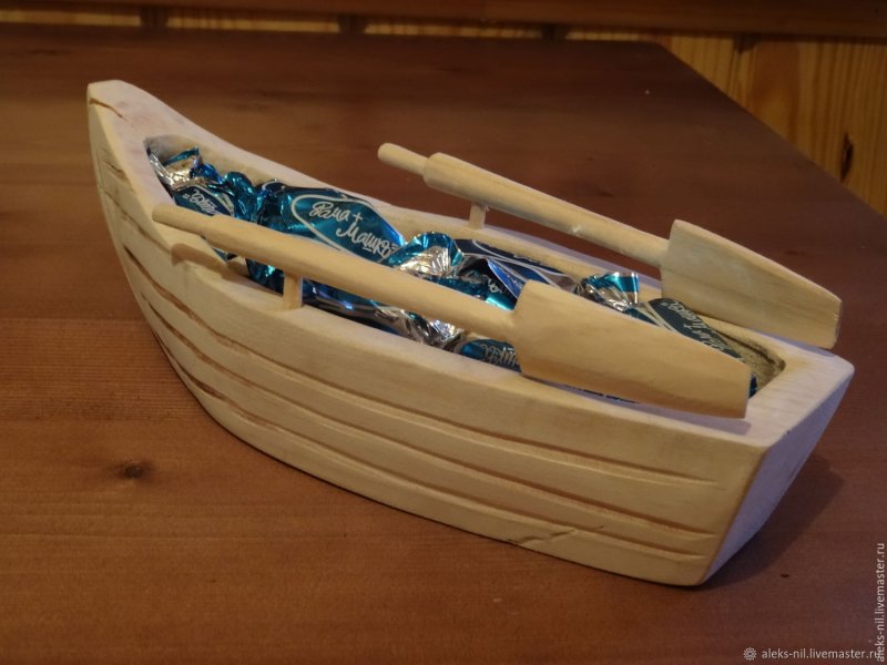 Лодка декоративная деревянная