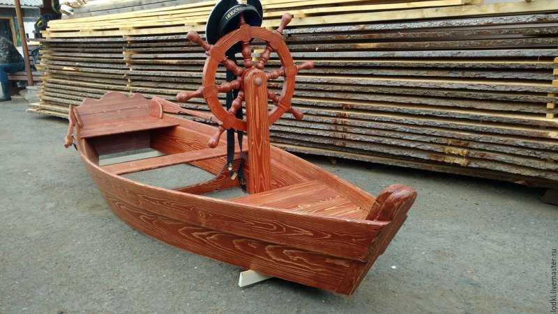 Лодка деревянная игрушка