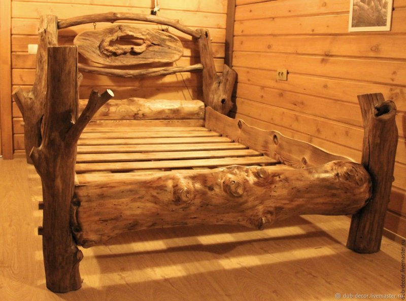 Сказочная деревянная кровать