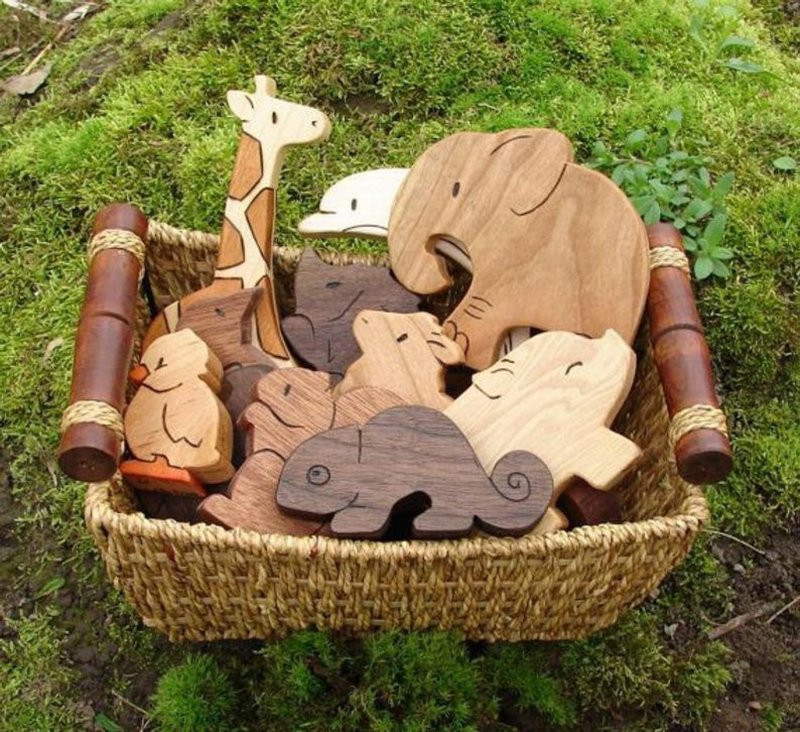 Выставка деревянной игрушки фон для афиши