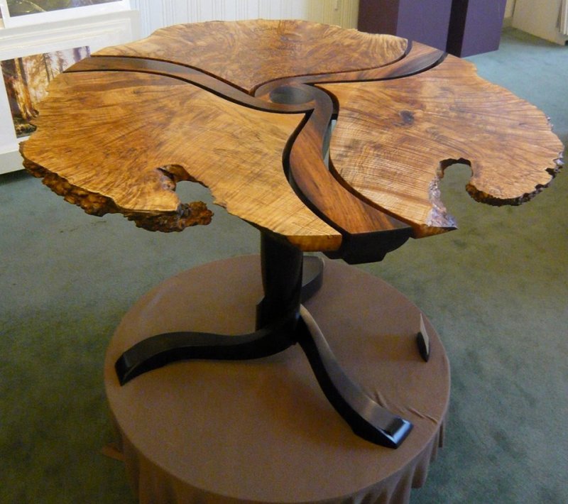 Необычная декоративный стол