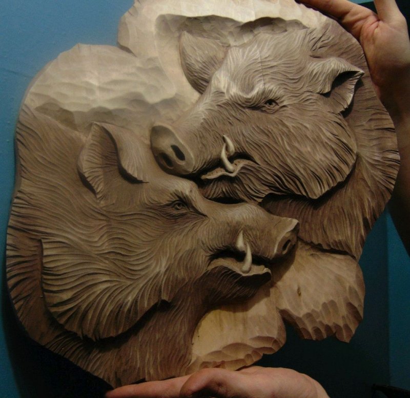 Резные скульптуры из дерева