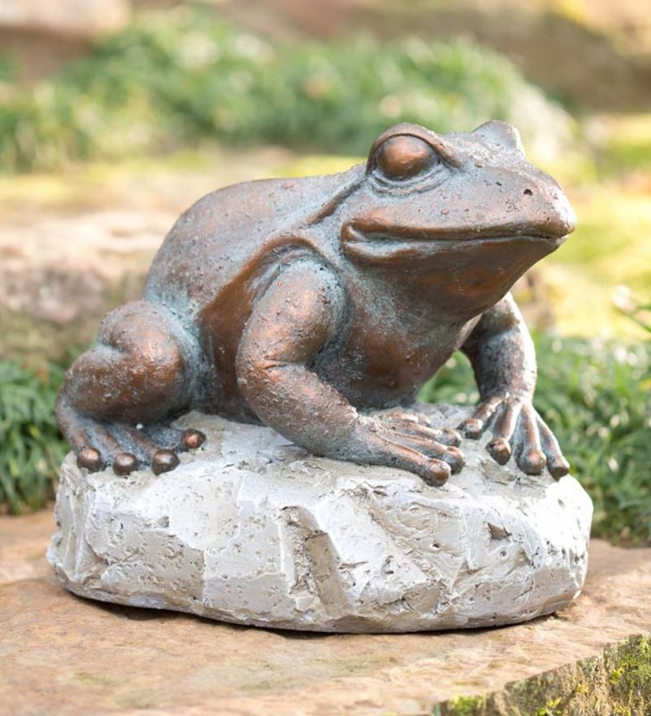 Садовые статуи лягушек