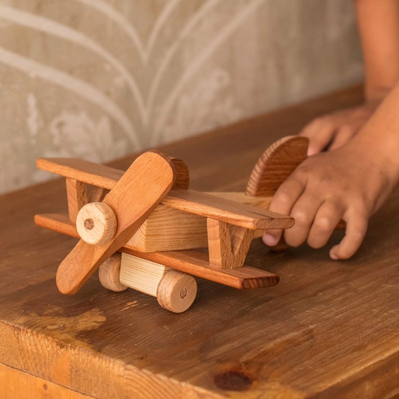 Деревянная игрушка самолетик