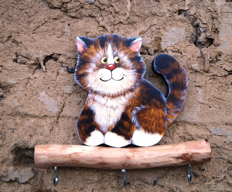Деревянные статуэтки котов