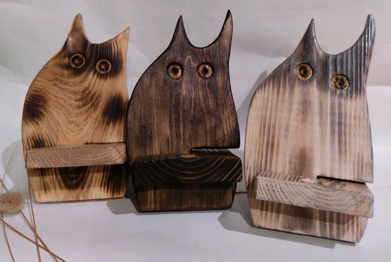 Фигурки кошек из дерева