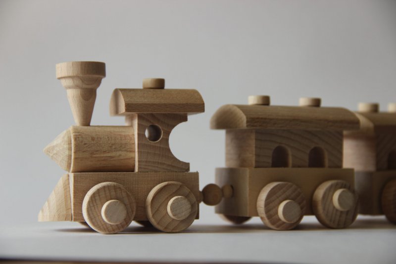 Деревянные игрушки поезд ручной работы