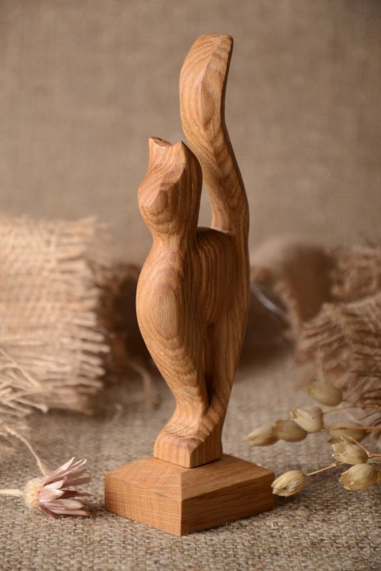 Фигурка деревянная
