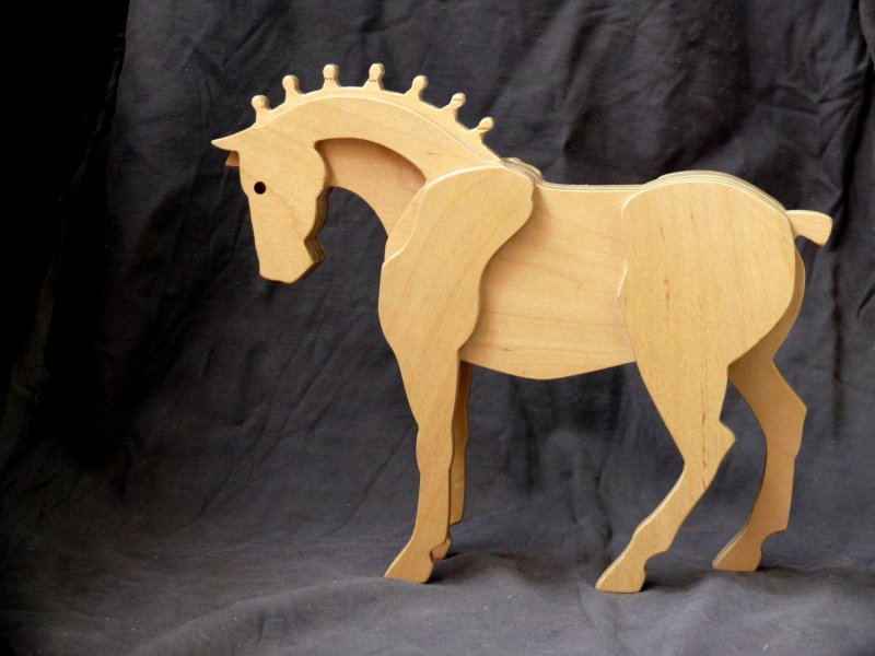 Декоративные лошадки из дерева