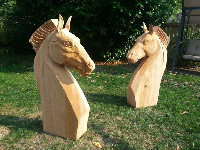 Деревянная лошадка декоративная