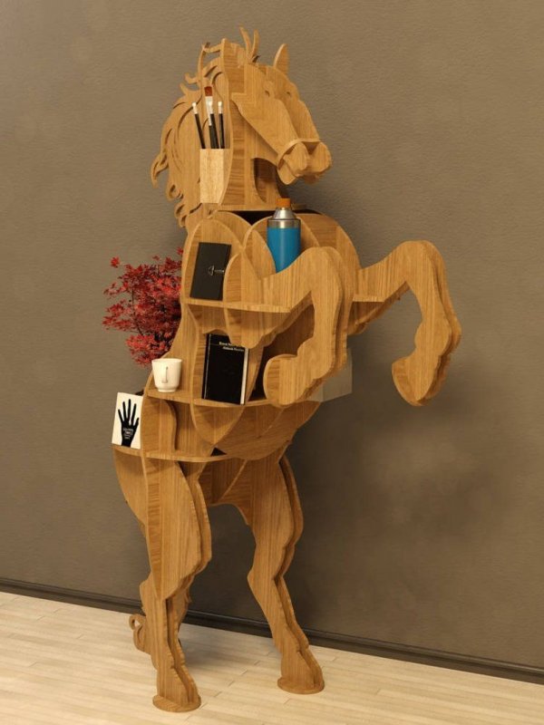 Деревянный конь для сада