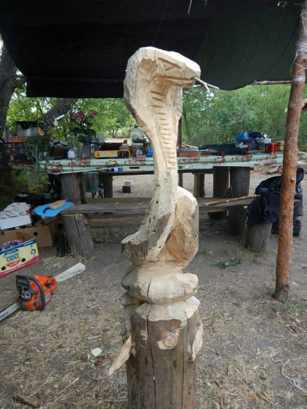 Резьба по дереву скульптура змея