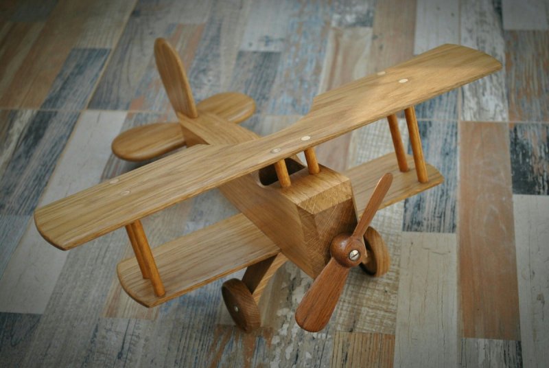 Деревянный самолетик