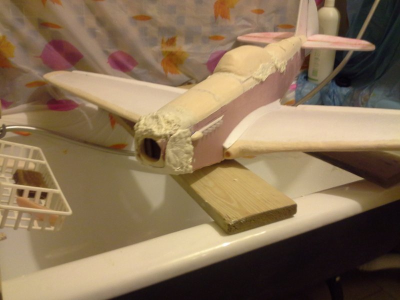 Дети с деревянным самолетом